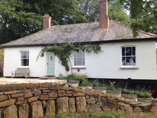 Broadwoodkelly House | Hedgelea
