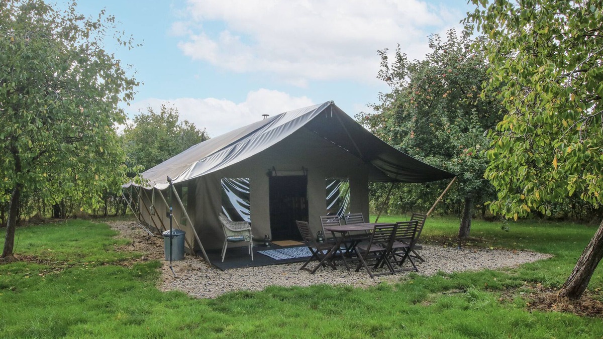Bewdley Cottage | HEDGEROW, pet friendly, with hot tub in Bewdley