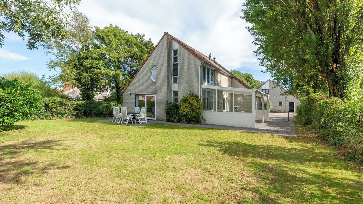 Julianadorp aan zee House | Heerlijke Vakantievilla met Riante Tuin op Loopafstand van het Strand van Julianadorp aan Zee