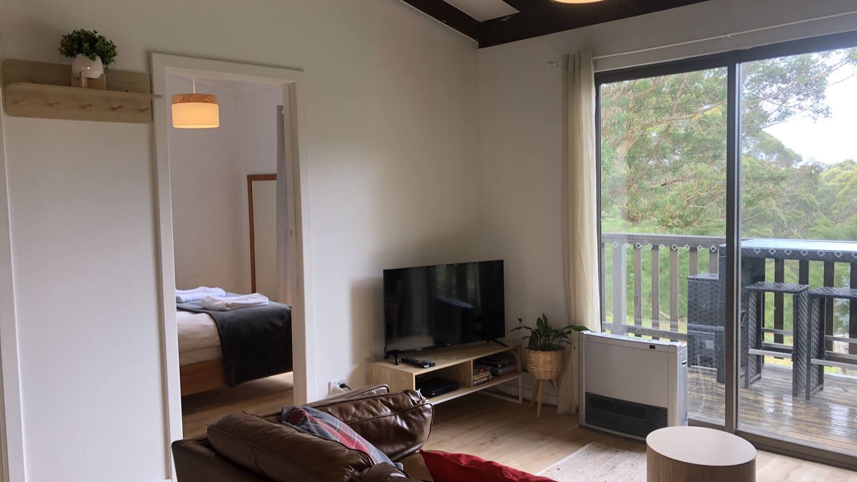 Ocean Beach Ski Chalet | Heidi-Turicum Chalets @ Monkey Rock Winery