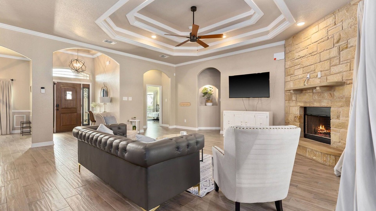 Killeen House | Heights 6Bd, 12PPL, Perfect For Families, Contractors, Insurance. Book Now!