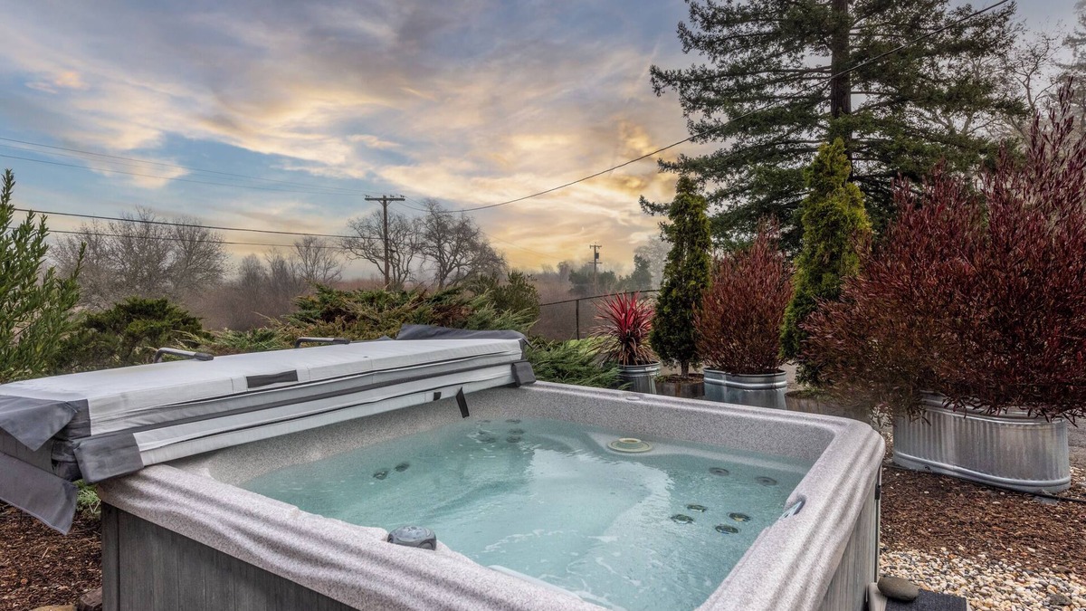 Glen Ellen House | heiter house- a kenwood gem, private, hot tub with views, and centrally located