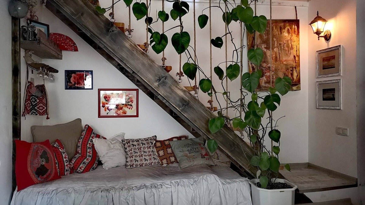 Tbilisi House | Helen and David's apartment, Bird's nest"