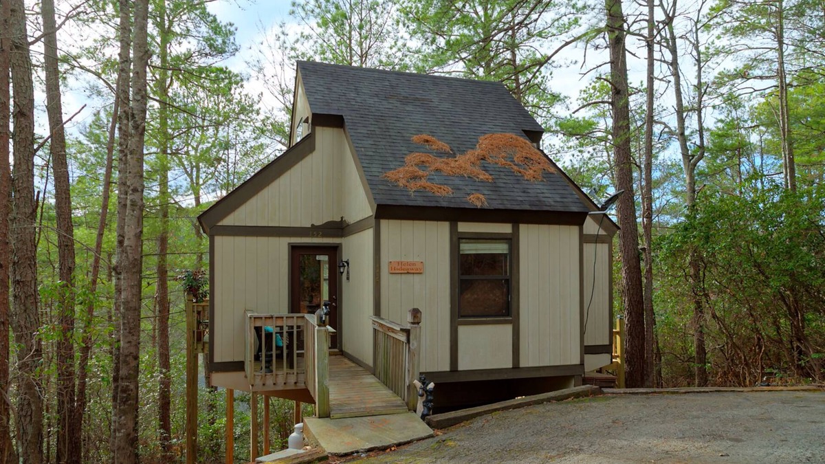 Helen House | Helen Hideaway - Cozy Getaway in Innsbruck Golf Community