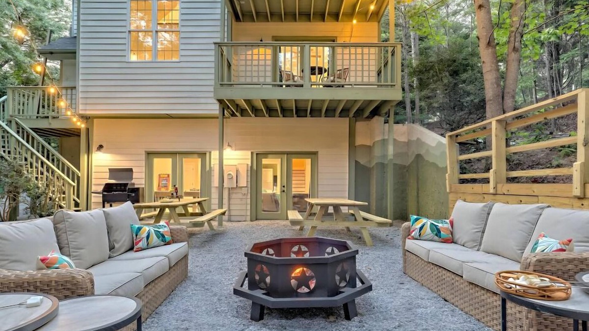 Sautee Nacoochee House | Helen Oktoberfest | Game Room & Fire Pit
