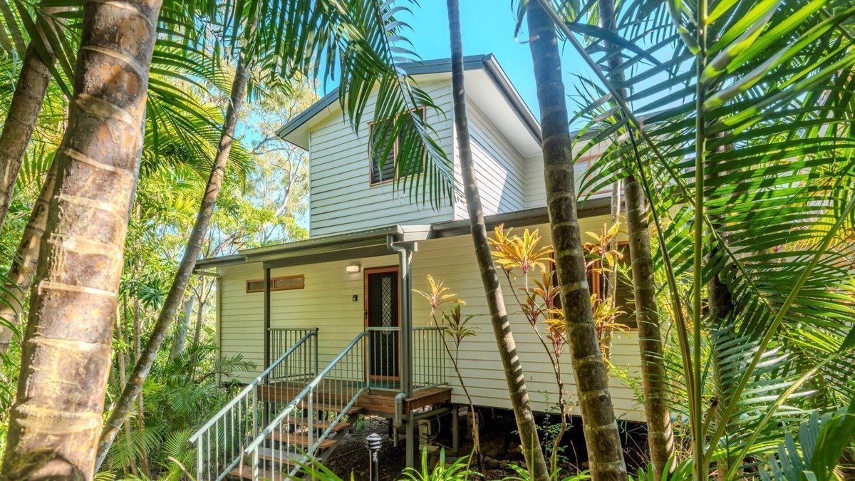Hamilton Island Apartment | Heliconia 1 Hamilton Island - oceanviews, buggy and transfers