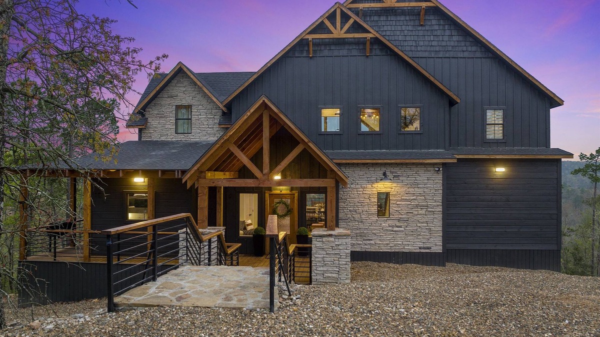 Broken Bow Cabin | Hell of a View! HotTub, Firepit, Games, Pets OK