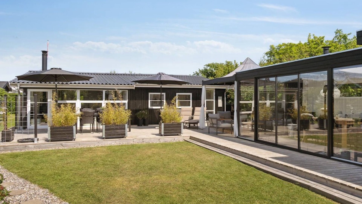 Hasmark Strand House | "Helmina" - 125m from the sea by Interhome