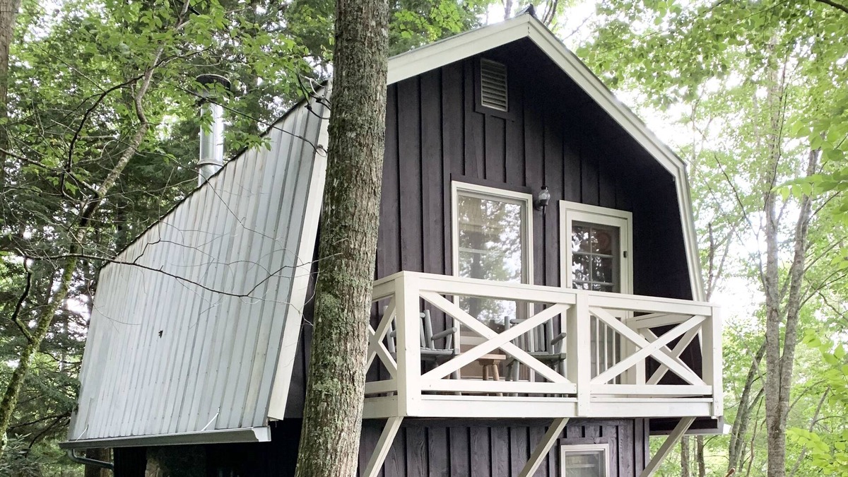 Cullowhee Cottage | Hemlock Hideaway Cottage: Beautiful Lake Glenville in Picturesque Cashiers, NC