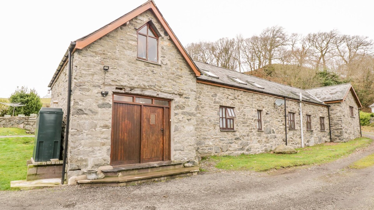 Bala Cottage | HEN YSGUBOR COTTAGE, pet friendly, character holiday cottage in Bala