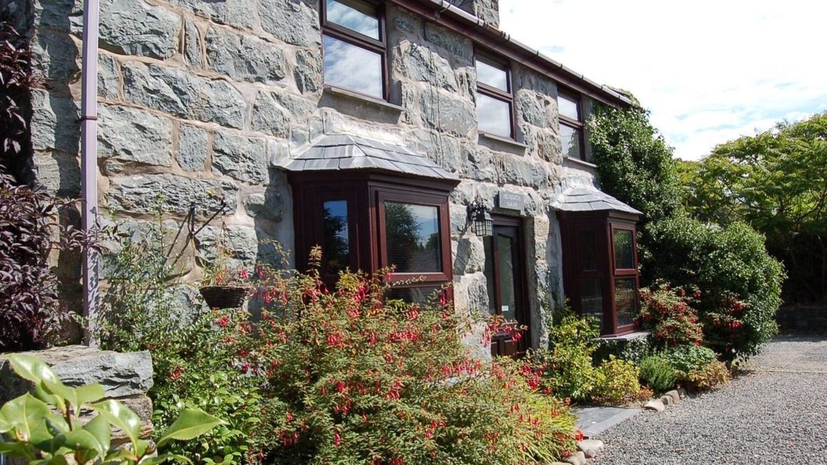 Talybont Cottage | Henborth Mawr Cottage in Talybont