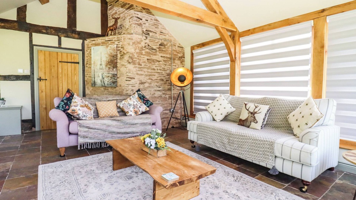 Hope under Dinmore Cottage | HENHOUSE FARM, pet friendly, luxury holiday cottage in Bodenham