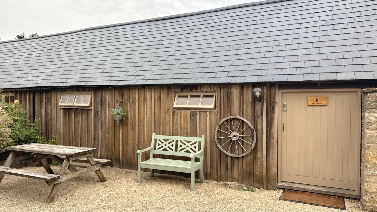 Lechlade Cottage | Henloft Farm Stay With Pool