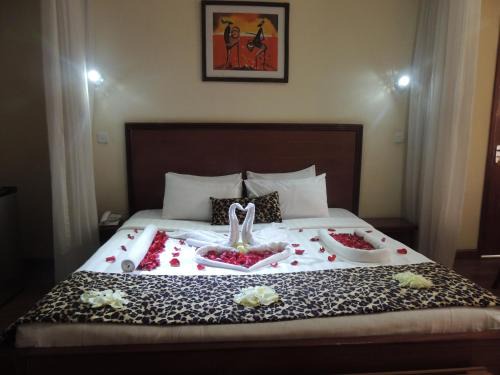Ngara West Hotel | Hennessis Hotel