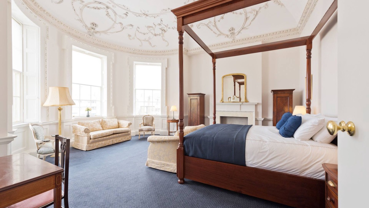 Broadstone Apartment | Henrietta Suites City Centre