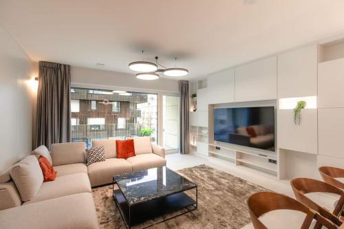 Cessange Apartment | Henry's Appt with a private Suite 412 - Shared kitchen