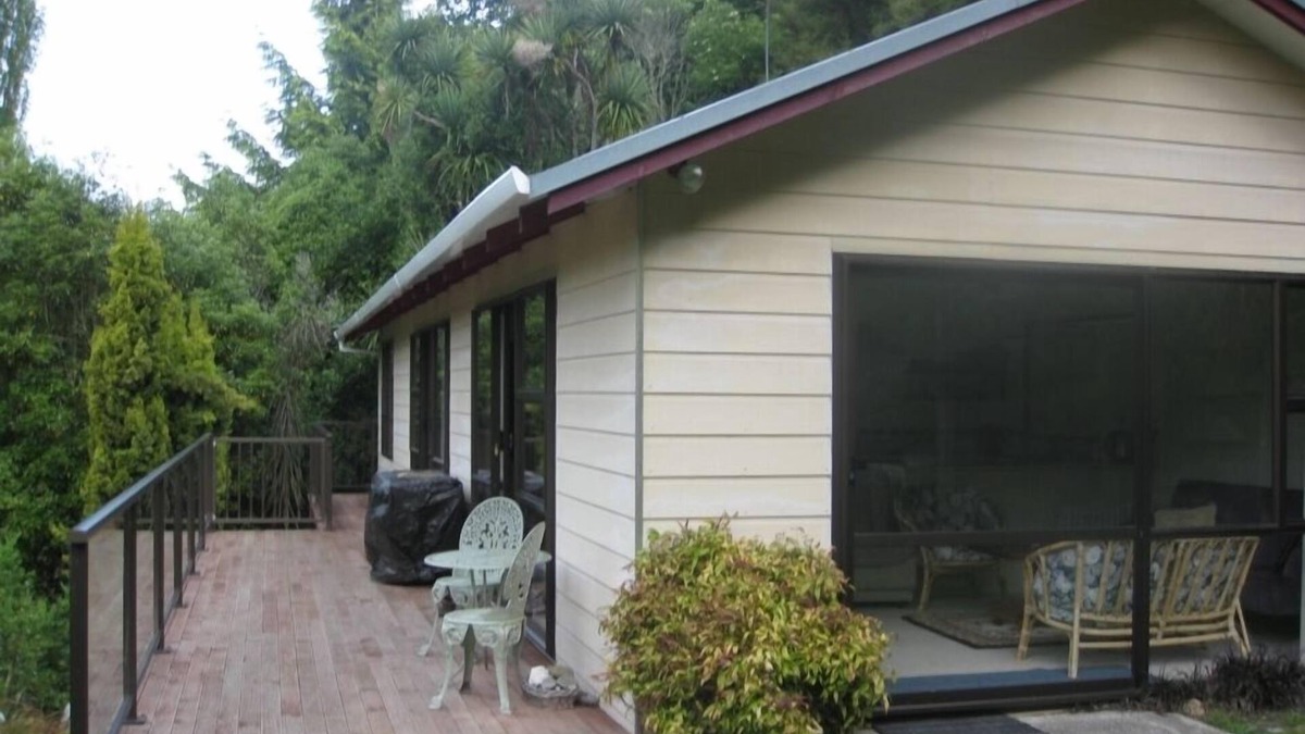 Herbert House | Herbert, Cosy Dell Crib Forest Retreat