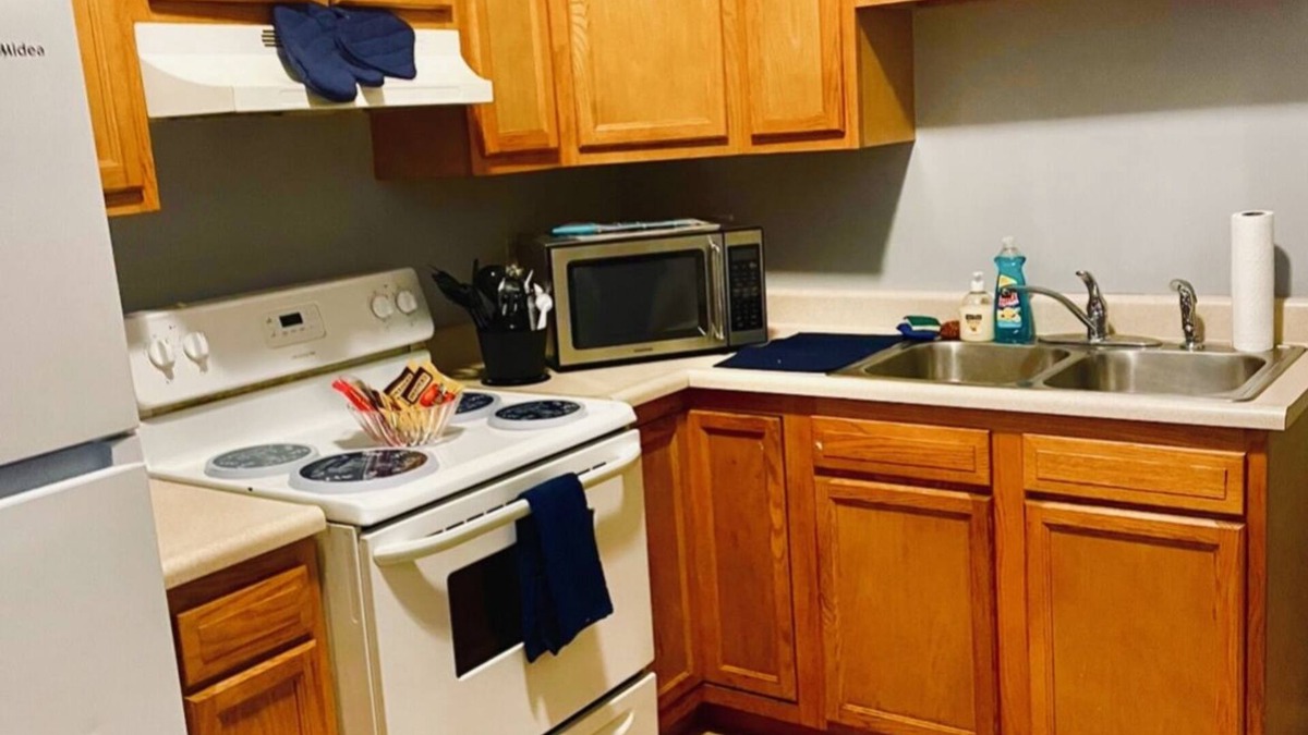 Troy Apartment | Here for work and need a place to stay? Look no further!Come "Cozy Up With Me"