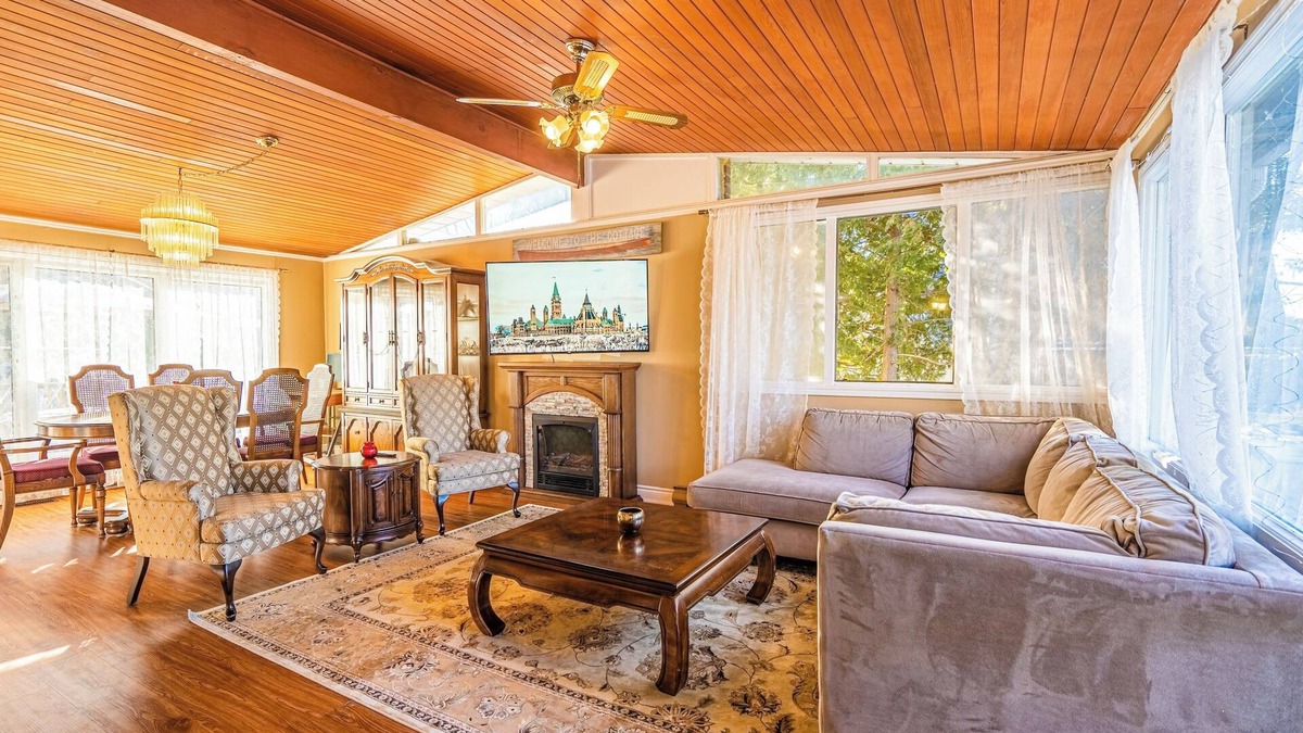 Valentia House | Heritage Cottage on Lake Scugog