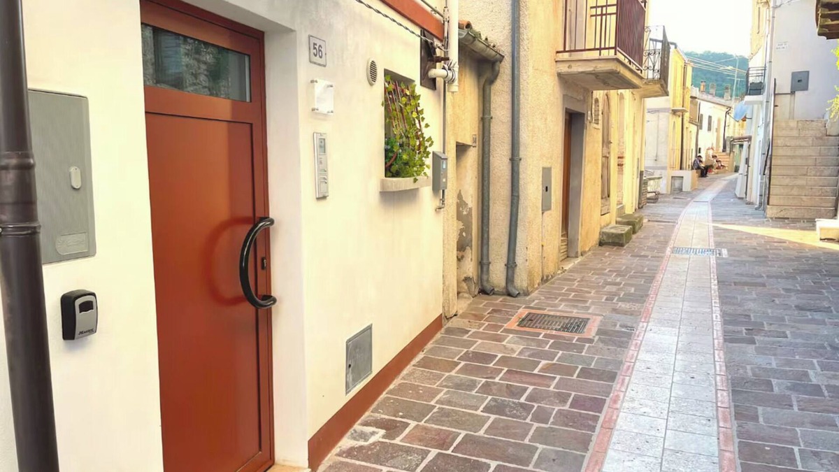 Dogliola Apartment | Hermitage Suite - BaBsuites