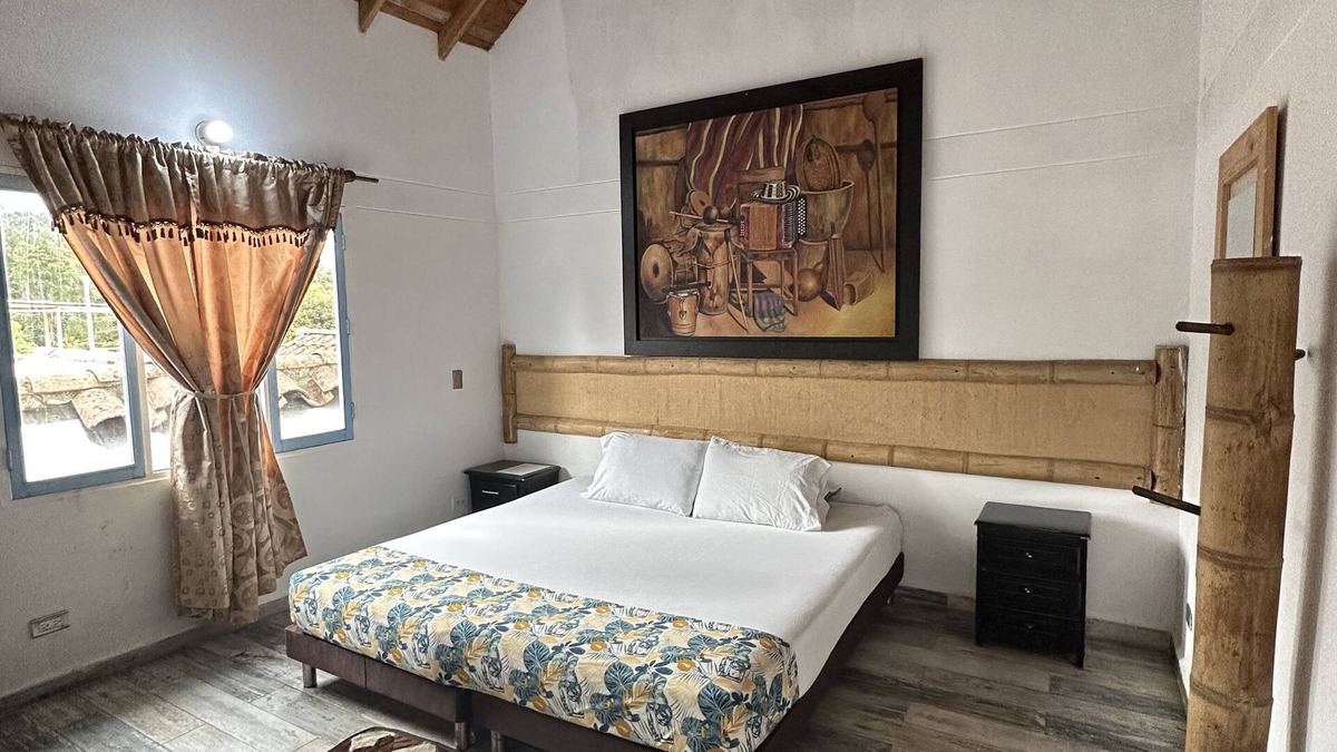 Medellin Hotel | Hermosa Habitacion Chalet Superior En Santa Elena