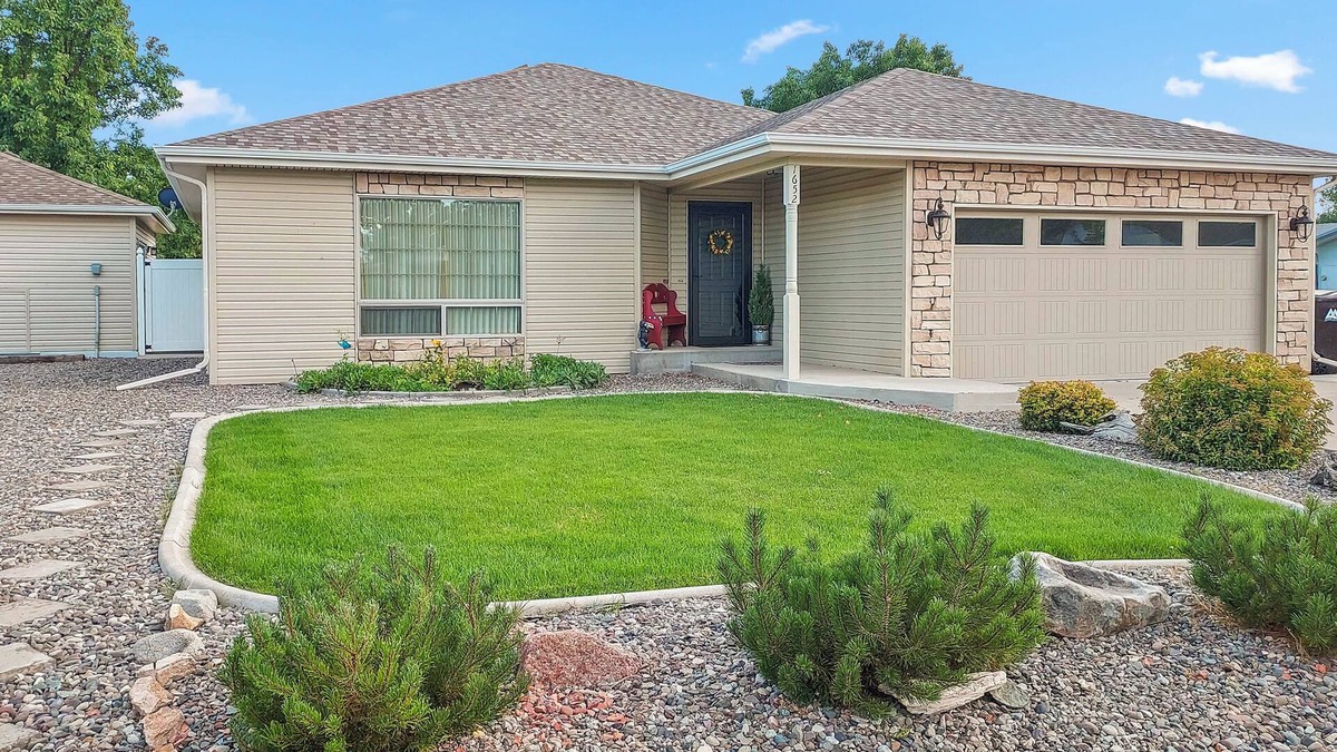 Montrose House | Hermosa Haven Central Location