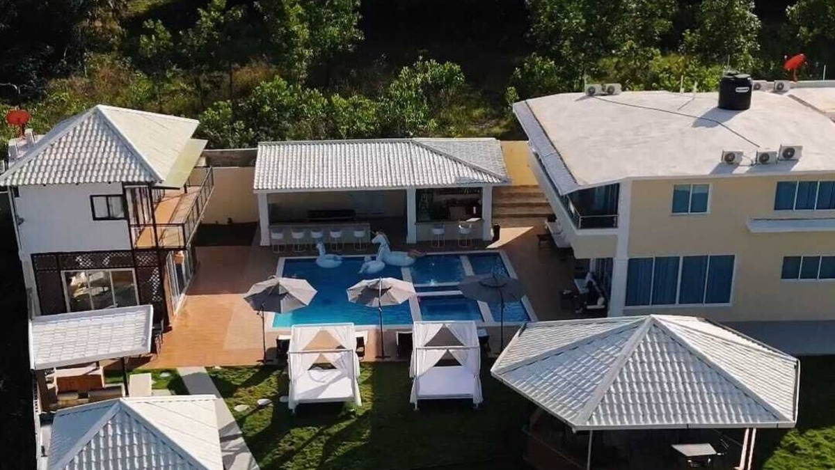 Yamasa Villa | Hermosa Villa Mi Casita con 8 habitaciones 8 baños 12 cama Yamasa Monte Plata.