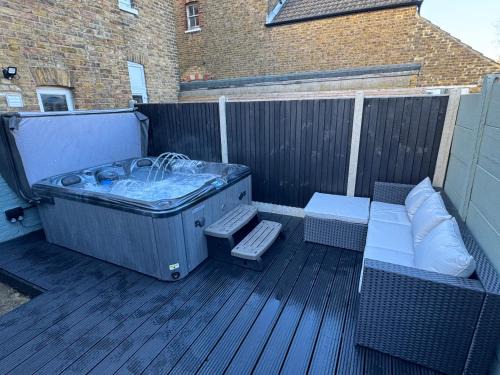 Herne Bay Villa | Herne Bay 2-Bedroom House with Private Hot Tub & Garden, Walk to Seafront