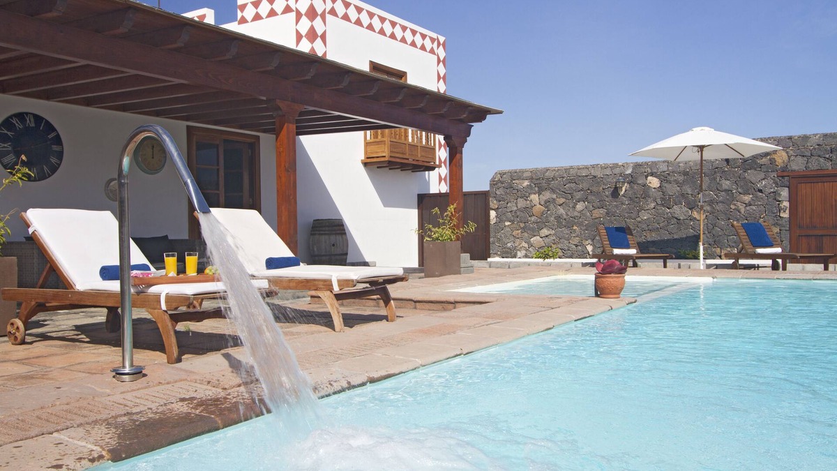Tias Cottage | Hero luxury country house