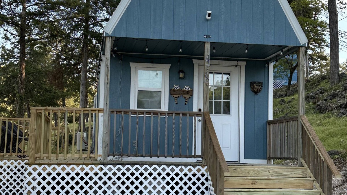 Roach Cabin | Heron's Cabin - Cute Tiny Home - Recently Reduced