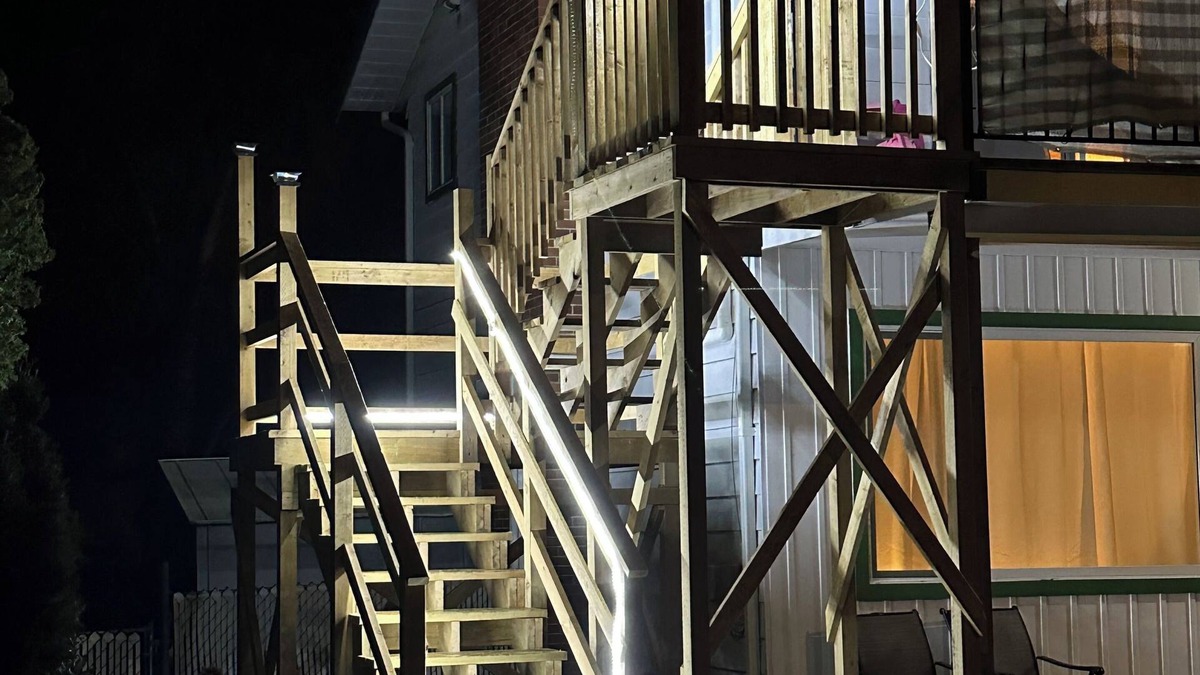 Sidney House | Heron's Haven Sidney By the Sea 1 Bedroom Guest Suite with Coffee/Reading Room
