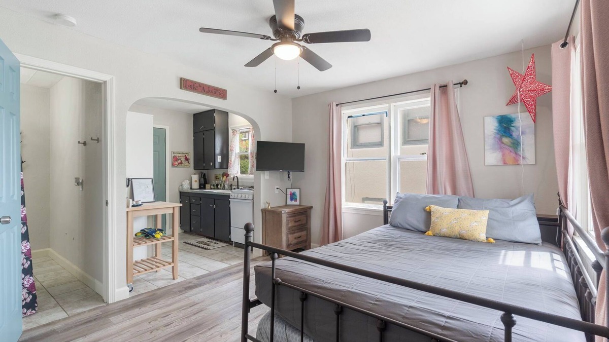 Rockaway Beach Cottage | Herons Lake View Hideaway