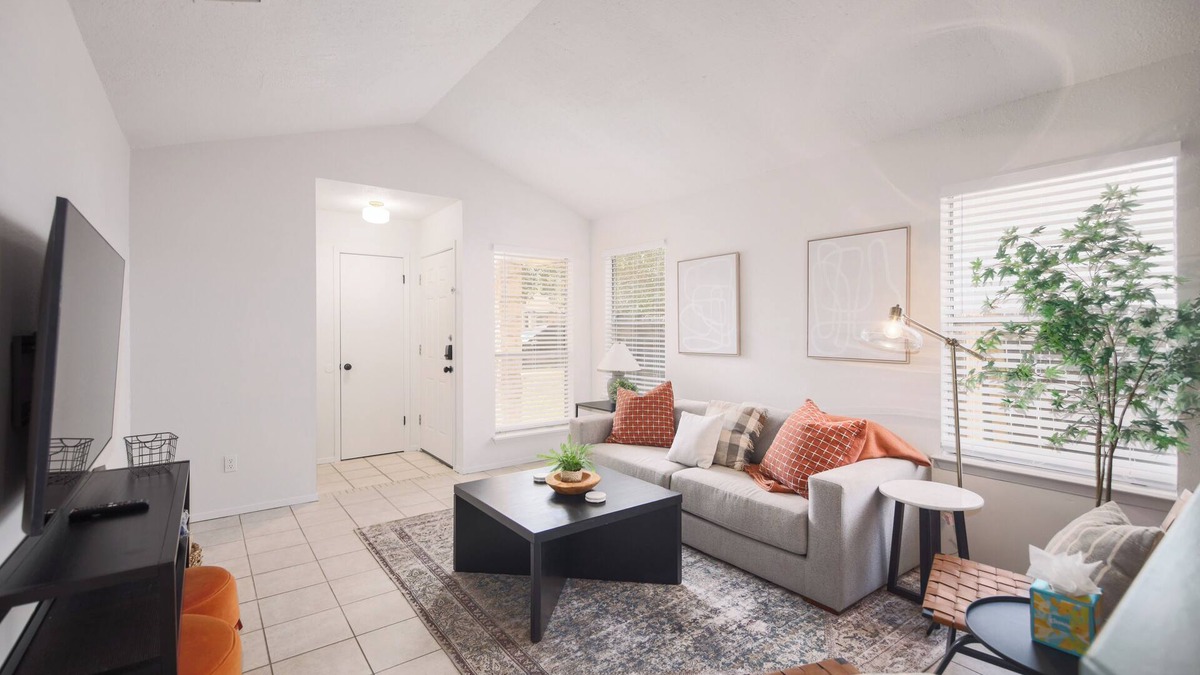 Barrington Oaks Hotel | Hestia: Clean, modern & pet friendly! fast wifi