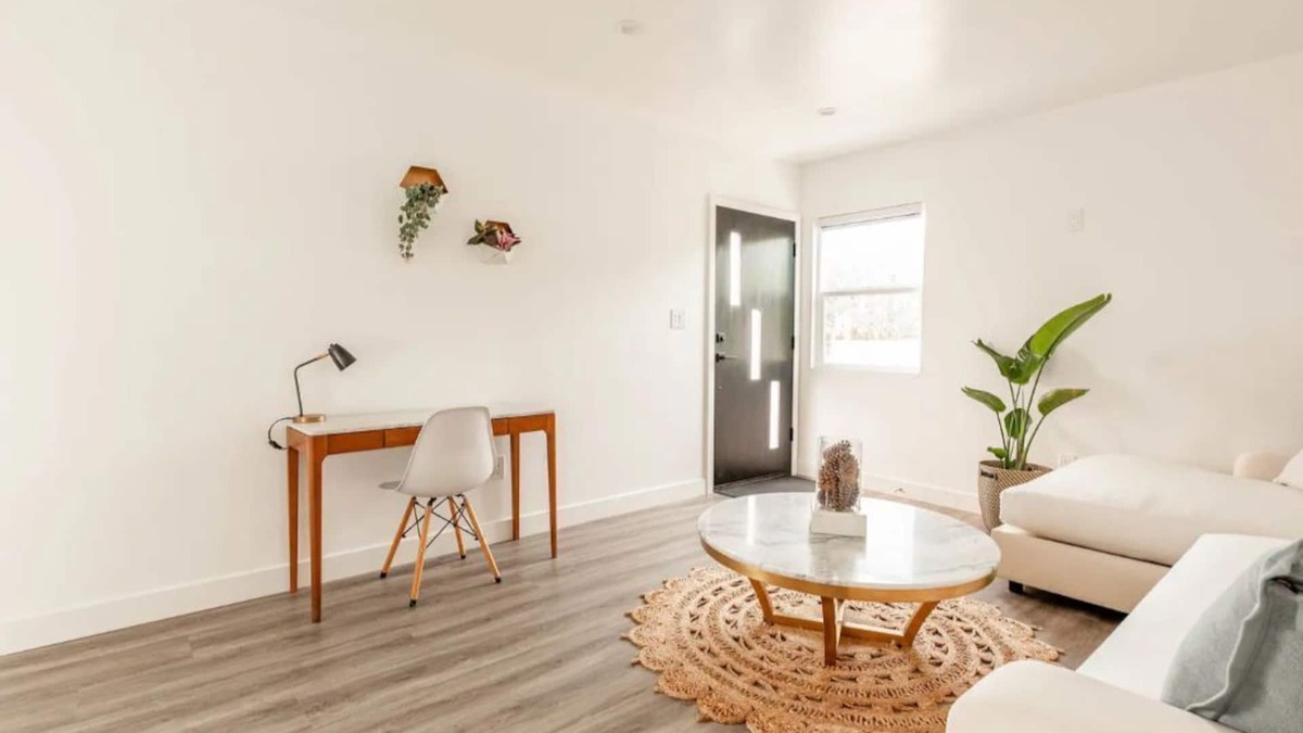 Los Angeles House | HexHaus, a Bright & Modern Newly Renovated Home with Free Parking