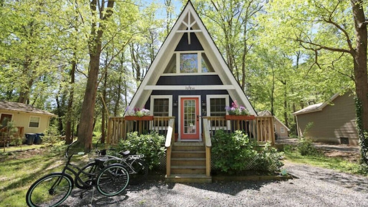 Ocean Pines Cabin | hi-A-tus A-frame in Ocean Pines with access to 5 pools and 10min to beaches! nnn