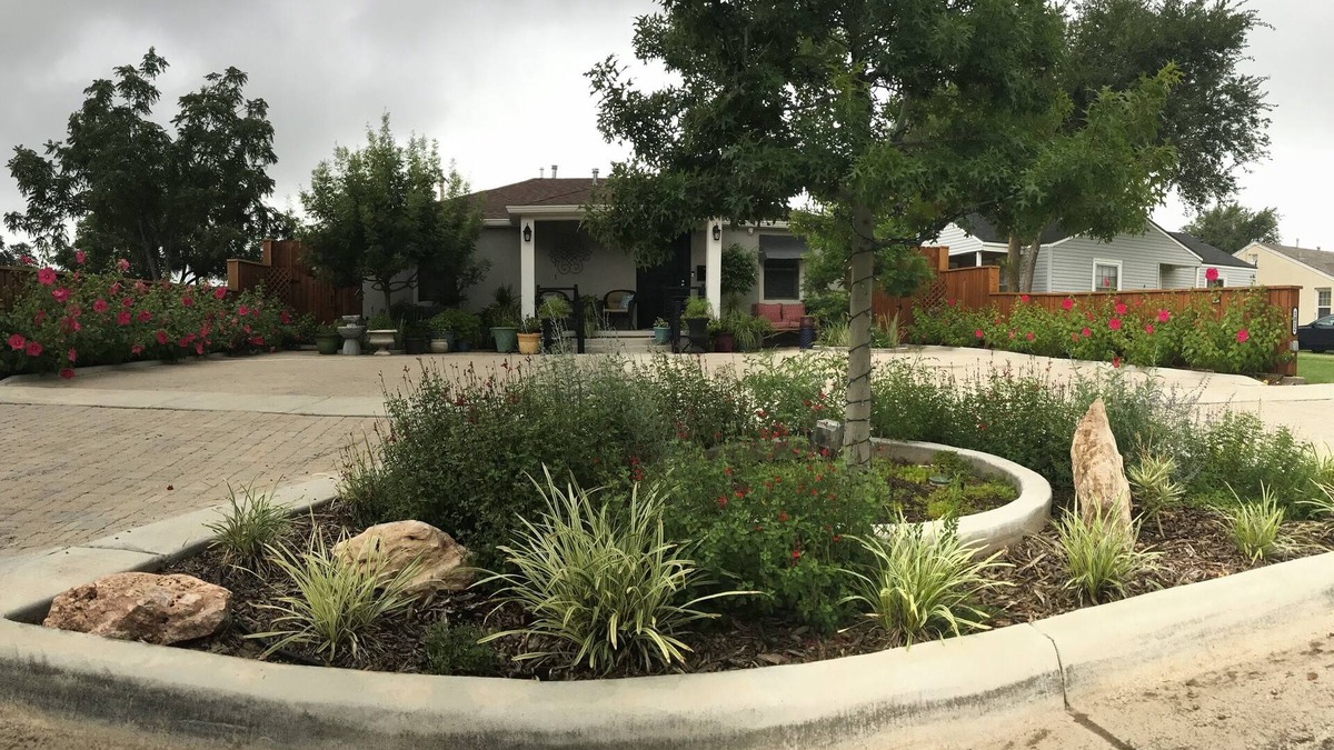 Amarillo House | Hibiscus House central located