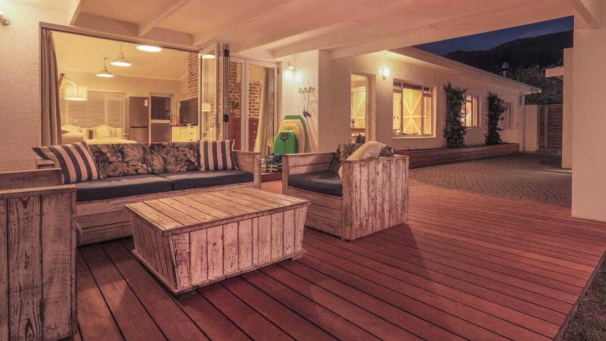 Voelklip House | Hibiscus on Fourth | Off-the-grid family entertainment