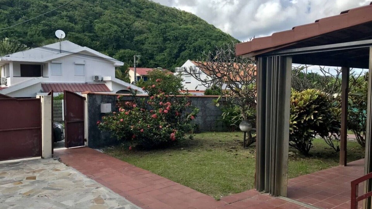 Fontaine de Moutte House | HIBISCUS Residence.