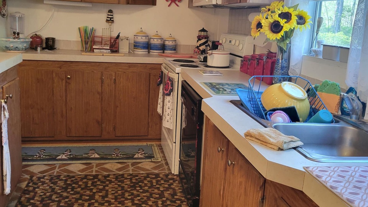 Folkston House | Hickey Manor, isolated and comfortable. Great for large family.