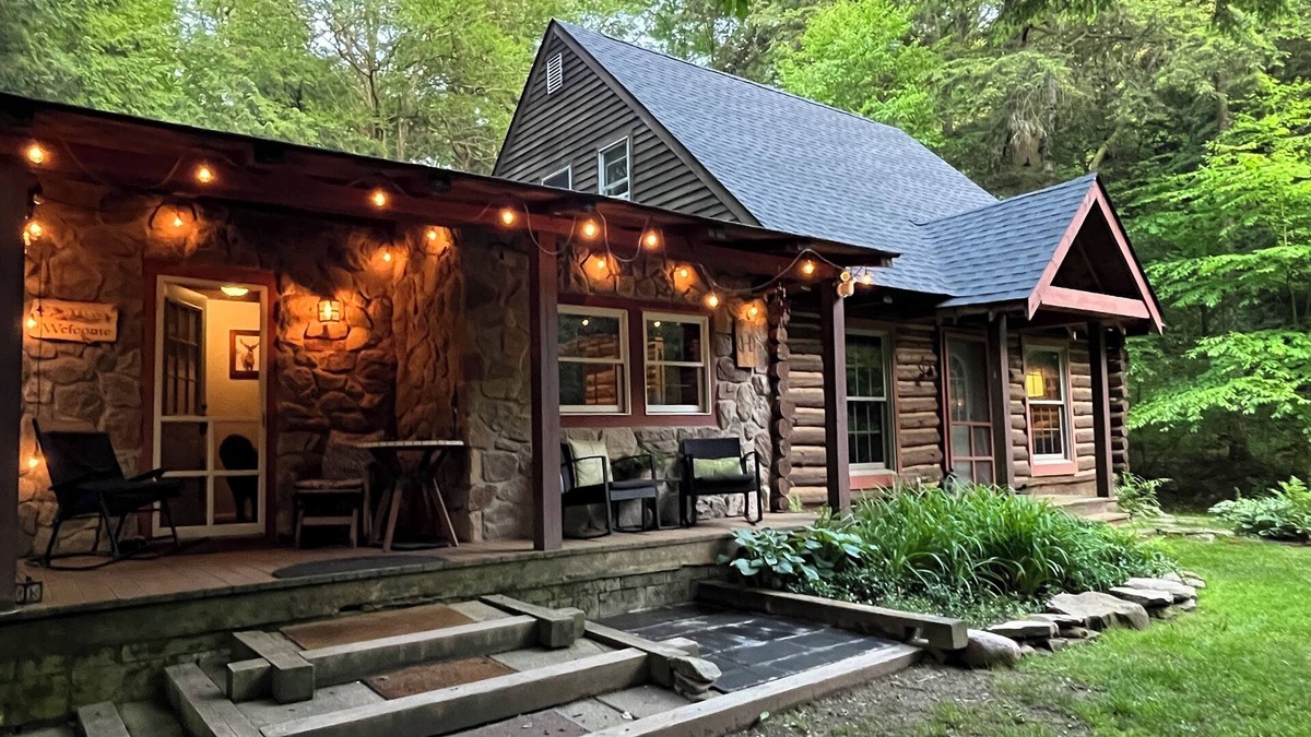Tylersburg Cabin | Hickory Creek Haven-Creekside Log Cabin-Allegheny National Forest Pet Friendly!