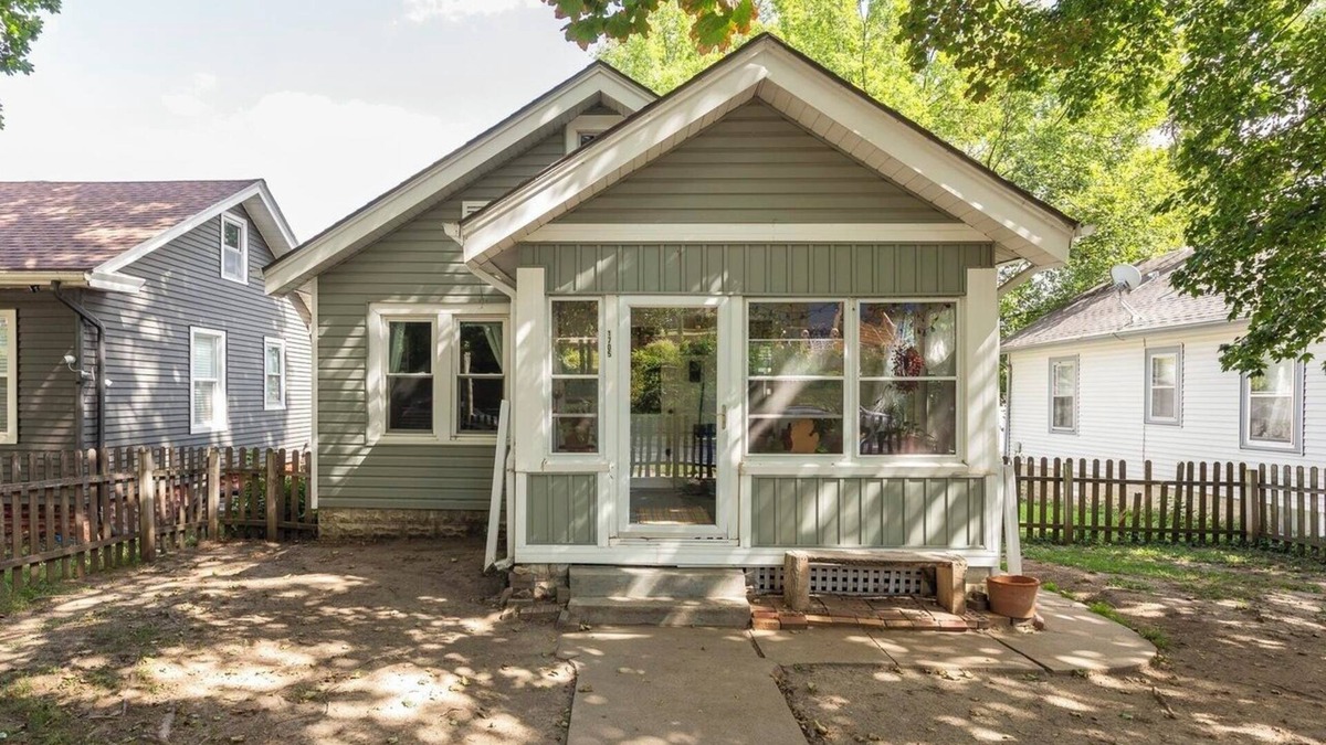 Aksarben - Elmwood Park House | Hickory Street Retreat - in the Heart of Aksarben