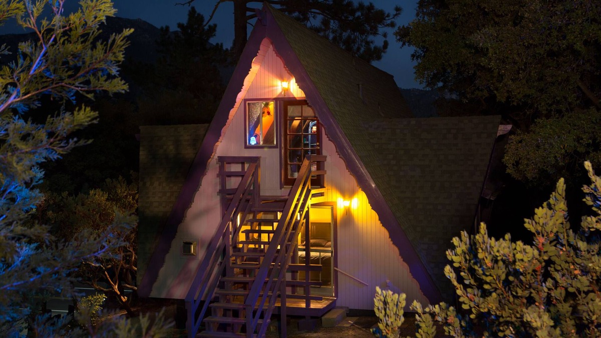 Pine Cove Hotel | Hicksville Pines Chalets & Motel