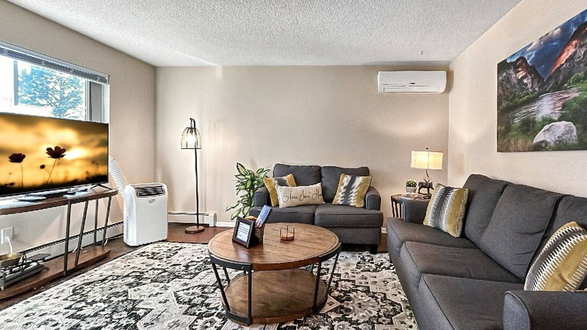 Rockrimmon Condo | Hidden Academy Gem! 2 BR, 1BA w/AC! Sleeps 5