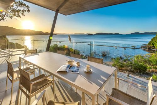 Hamilton Island Villa | Hidden Cove 2 - Beachfront, Private Pool & Buggy