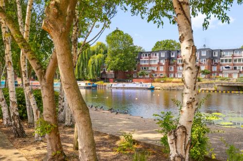 Tottenham Apartment | Hidden gem,10 Mins to Central London & Hotspur stadium with Parking Great for contractors, students, tourists, relocators