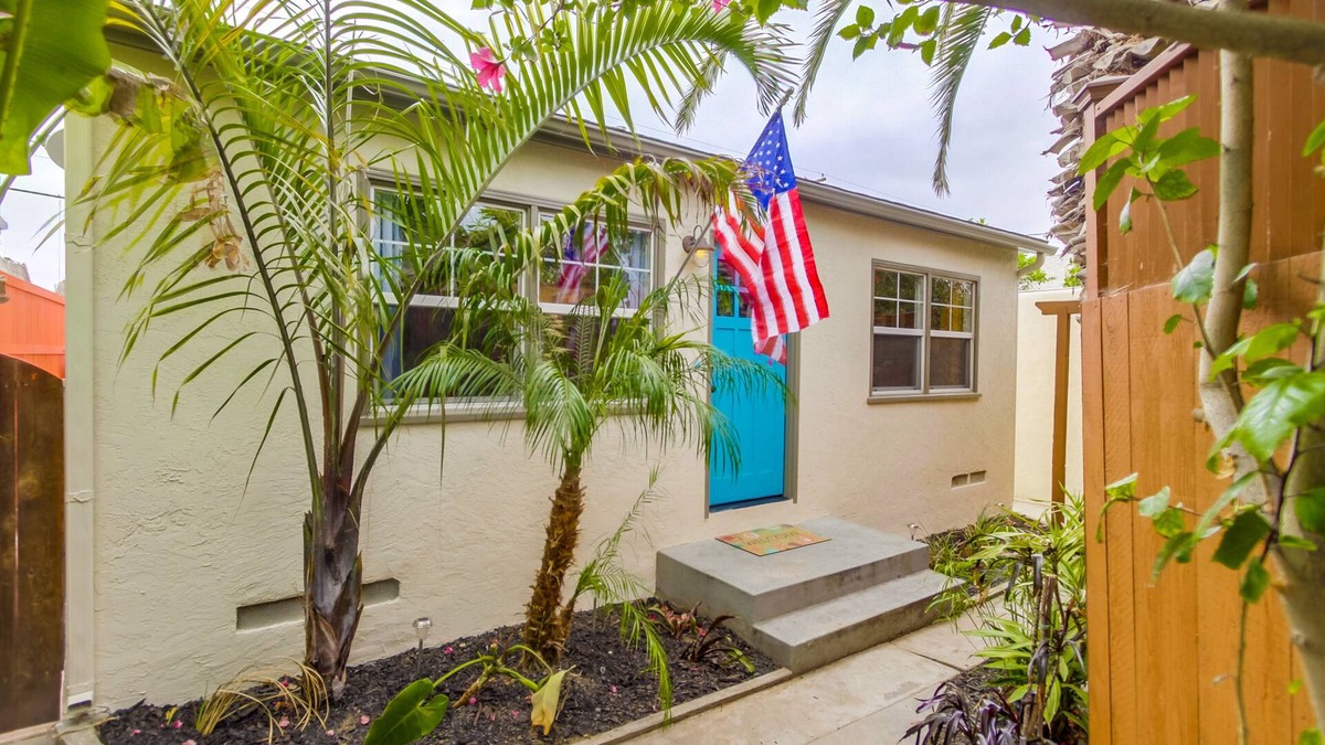 Ocean Beach Cottage | HIDDEN GEM 2-1/2 BLOCKS TO THE BEACH