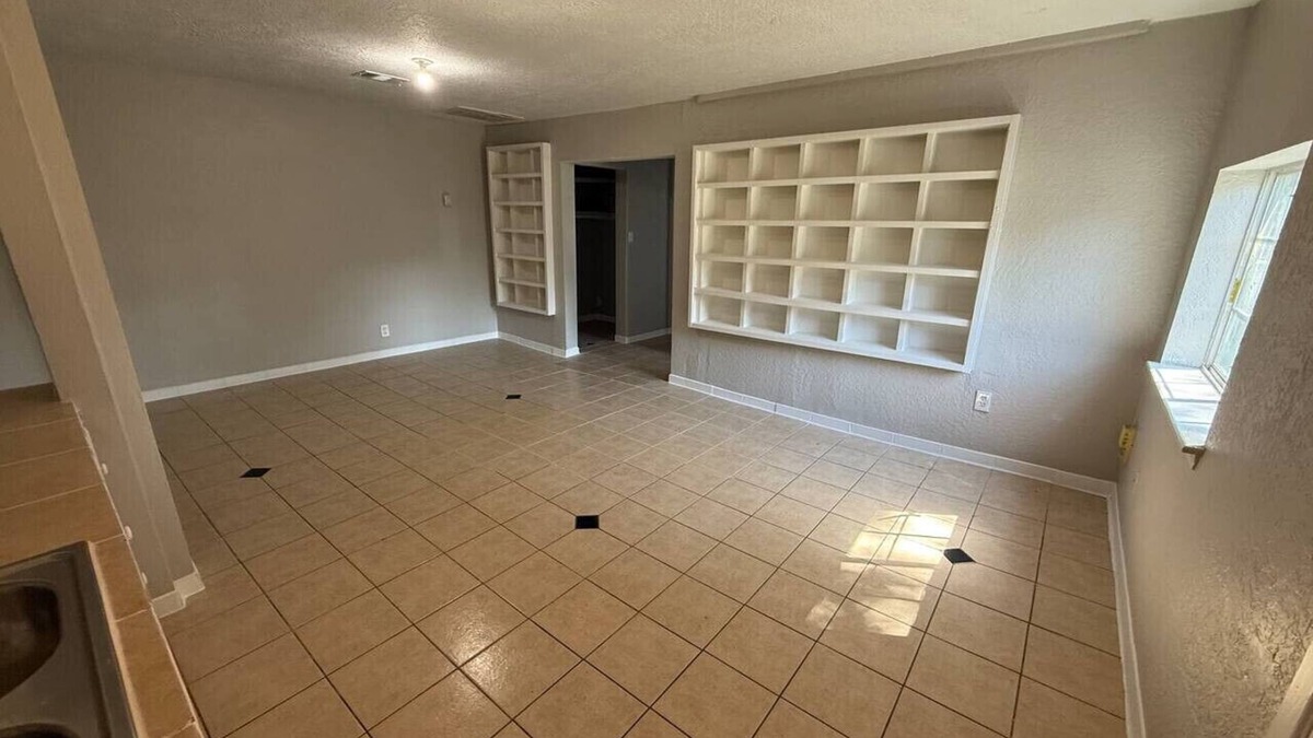 Northside Apartment | Hidden Gem 2BR Wi-Fi parking