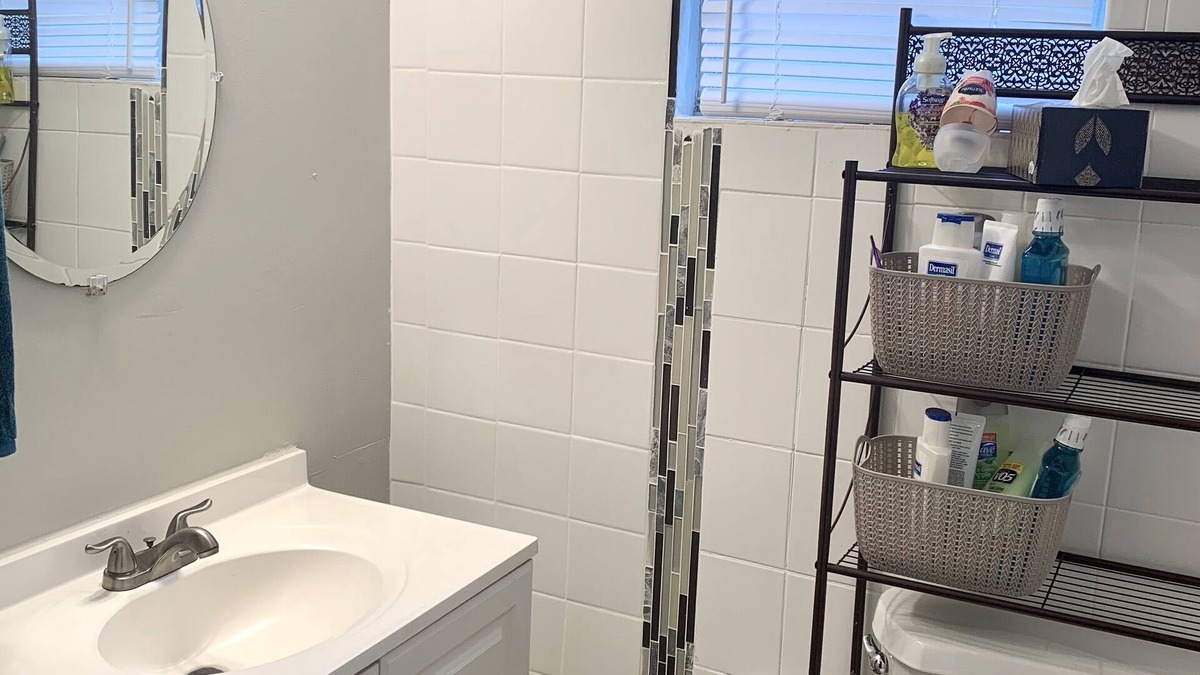 Lauderdale Lakes House | HIDDEN GEM! 5BR/3B family-friendly and laundry
