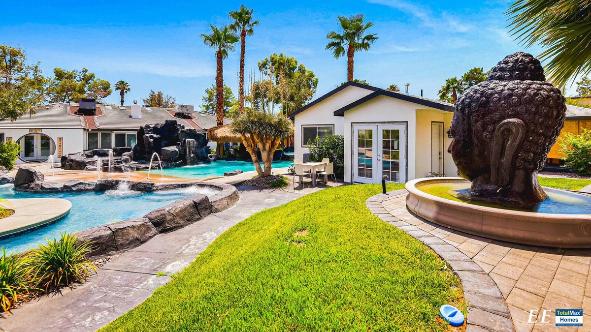 Rancho Oakey Villa | Hidden Gem 7BD/5BA Villa Landscaped w/ Lazy River