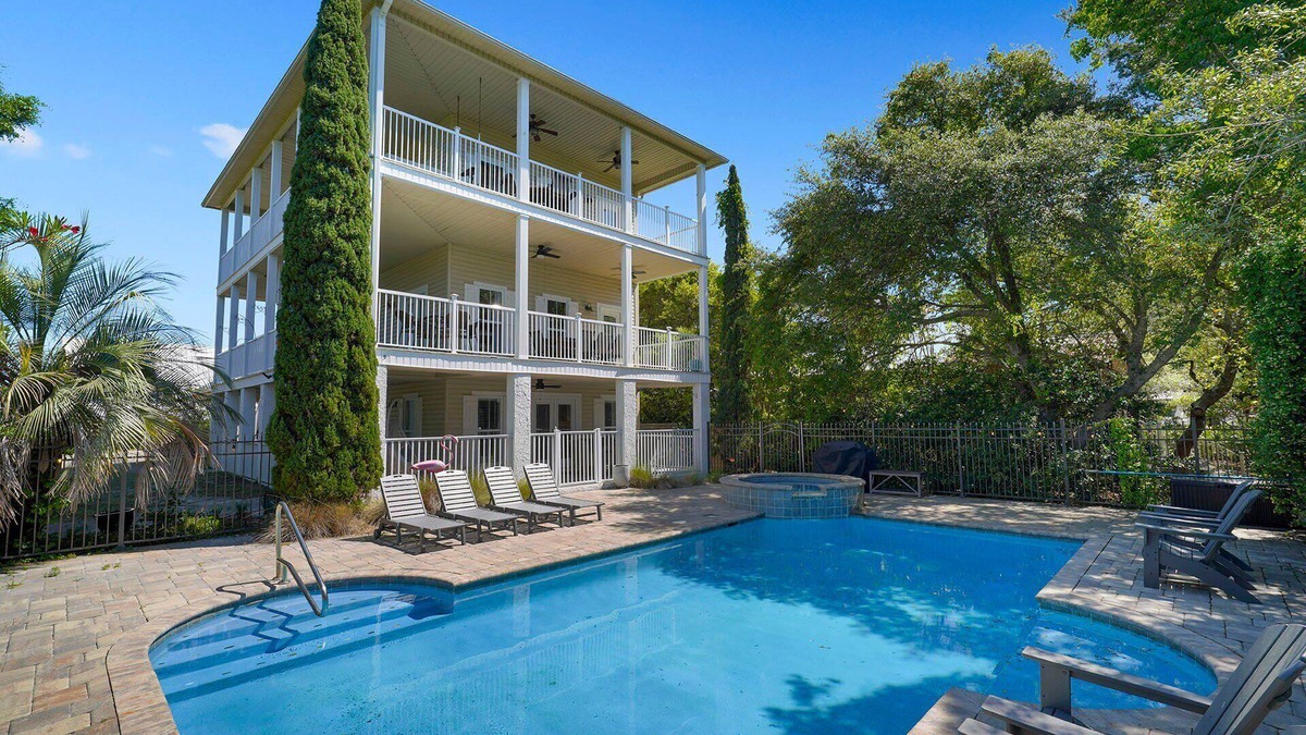 Gulf Pines House | Hidden Gem Escape - Secluded Vacation Home Near the Beach with Private Pool & Golf Cart